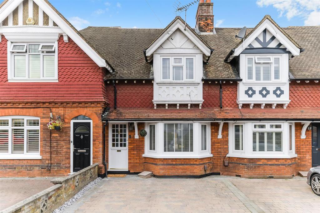Ashurst Road, Tadworth 3 bed terraced house £595,000