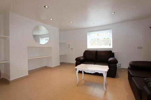 2 bedroom flat to rent, Green Lanes, London, N16