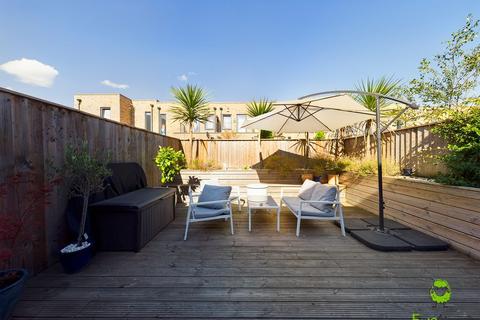 26 Strata Road, Erith, DA8 1FL