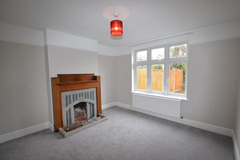 3 bedroom detached house to rent, Wavell Avenue, CO2