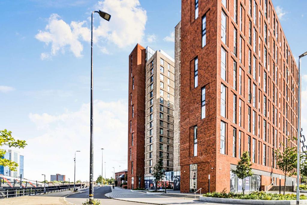 4 Wharf End, Trafford Park, Manchester 2 bed flat £1,300 pcm (£300 pw)