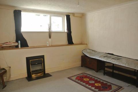 Flat 4, 13 Boscombe Spa Road, Bournemouth, BH5 1AW