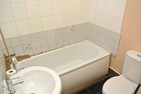 Flat 4, 13 Boscombe Spa Road, Bournemouth, BH5 1AW