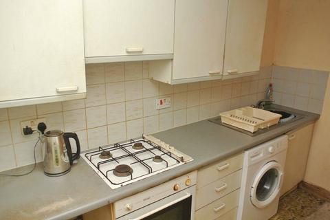 Flat 4, 13 Boscombe Spa Road, Bournemouth, BH5 1AW