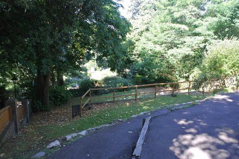 Flat 4, 13 Boscombe Spa Road, Bournemouth, BH5 1AW