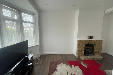 2 bedroom terraced house to rent, Clevedon Gardens Hayes