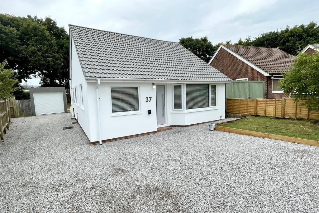 Dover Road, Polegate, East Sussex, BN26 2 bed bungalow for sale £410,000
