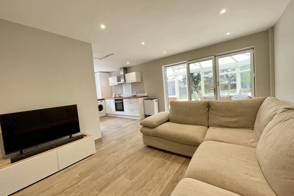 Dover Road, Polegate, East Sussex, BN26 2 bed bungalow £399,950