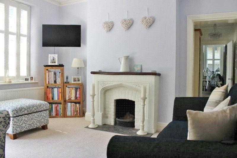 Coopers Hill Lane, Englefield Green, Egham, Surrey, TW20 0JY 2 bed flat