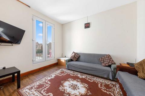 3 bedroom flat for sale, Chesterfield Road, Leyton E10