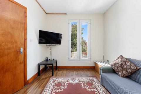 3 bedroom flat for sale - Chesterfield Road, Leyton E10