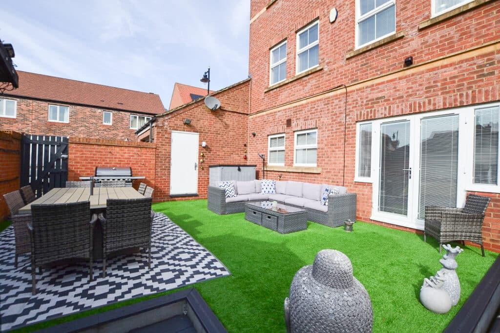 5 Bedroom Townhouse For Sale on Featherstone Grove, Newcastle Great