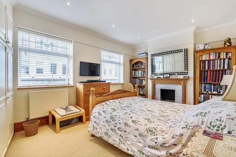 2 Bellamy Street, London, SW12 8BU