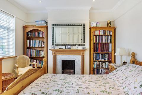 2 Bellamy Street, London, SW12 8BU