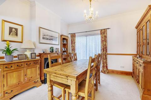 2 Bellamy Street, London, SW12 8BU
