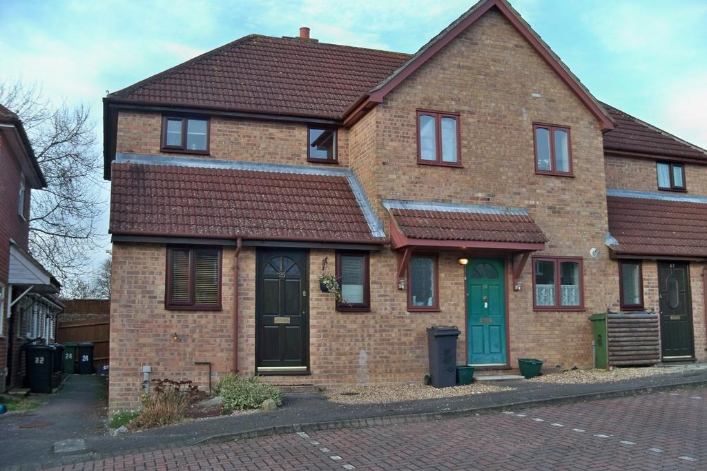 Hillcrest Court, Winklebury, Basingstoke, RG23 1 bed end of terrace house £800 pcm (£185 pw)