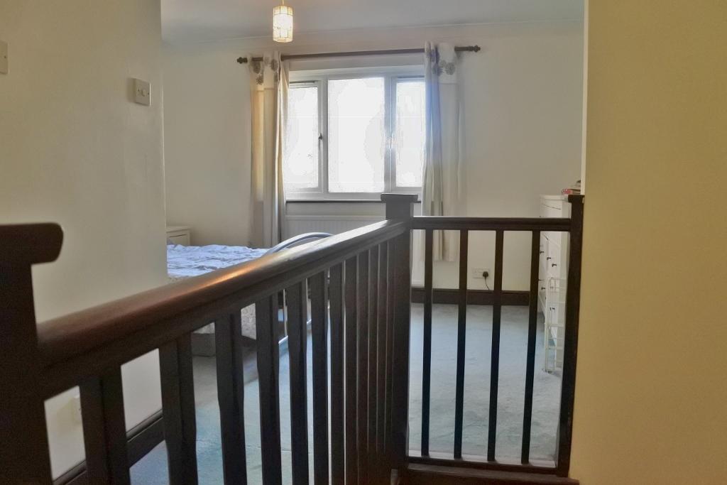 Hillcrest Court, Winklebury, Basingstoke, RG23 1 bed end of terrace house £800 pcm (£185 pw)
