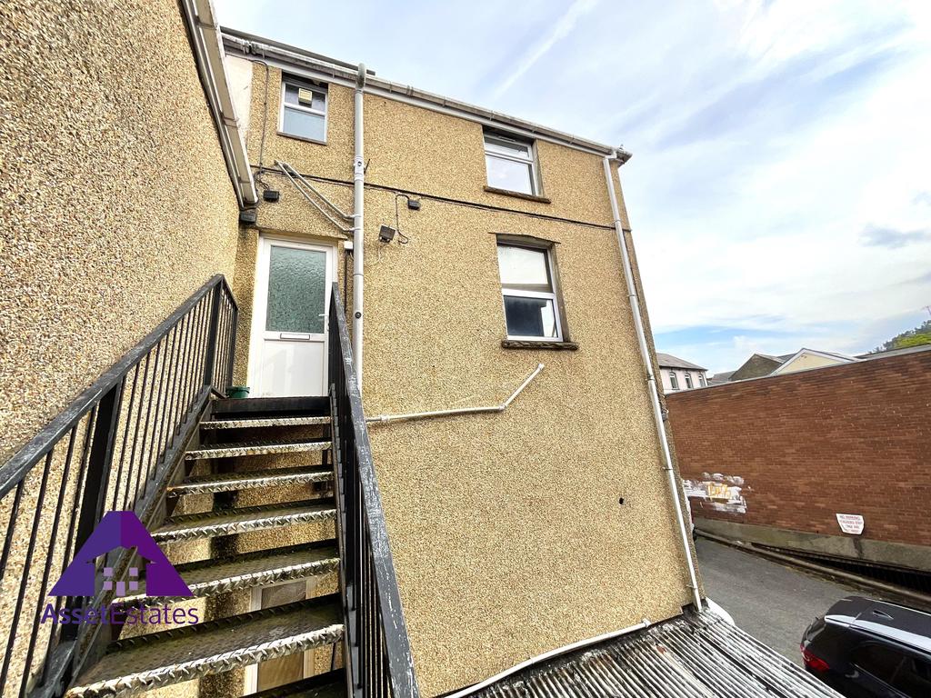 Church Street, Abertillery, NP13 1DB 3 bed £500 pcm (£115 pw)