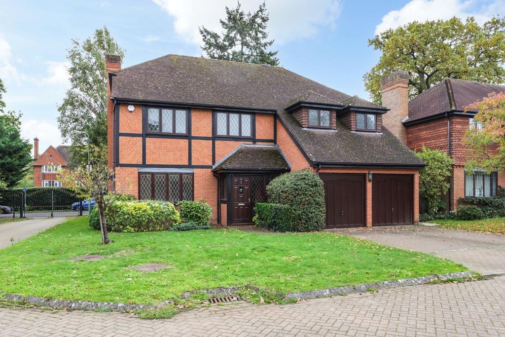 Weylands Park, Weybridge, Surrey... 5 bed detached house £1,575,000