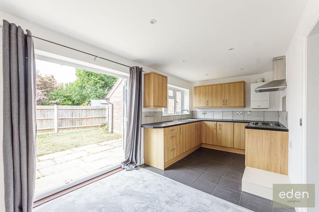 Plover Road, Larkfield, ME20 3 bed detached house £380,000