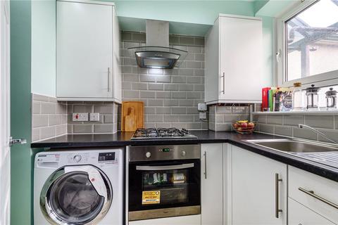 Studio to rent, Wallwood Street, London, E14