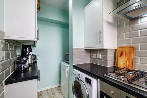 Studio to rent, Wallwood Street, London, E14