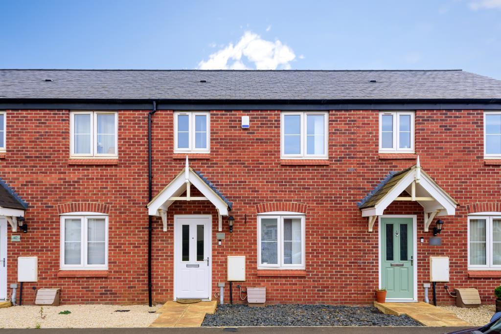 Banbury, Oxfordshire, OX16 3 bed terraced house for sale £260,000