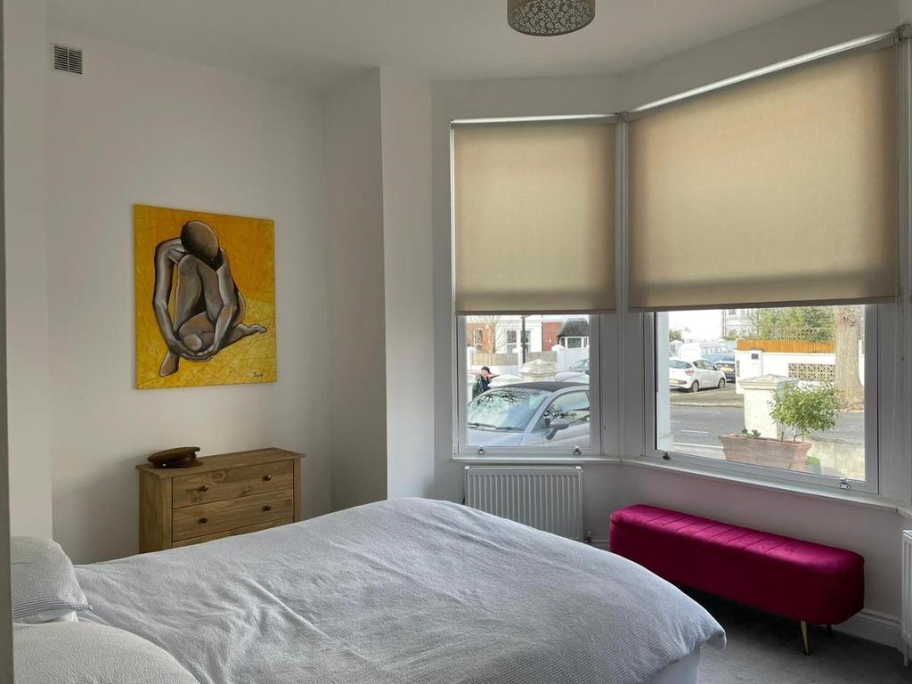 F2, 25 Hove Park Villas - Main Bedroom.jpg