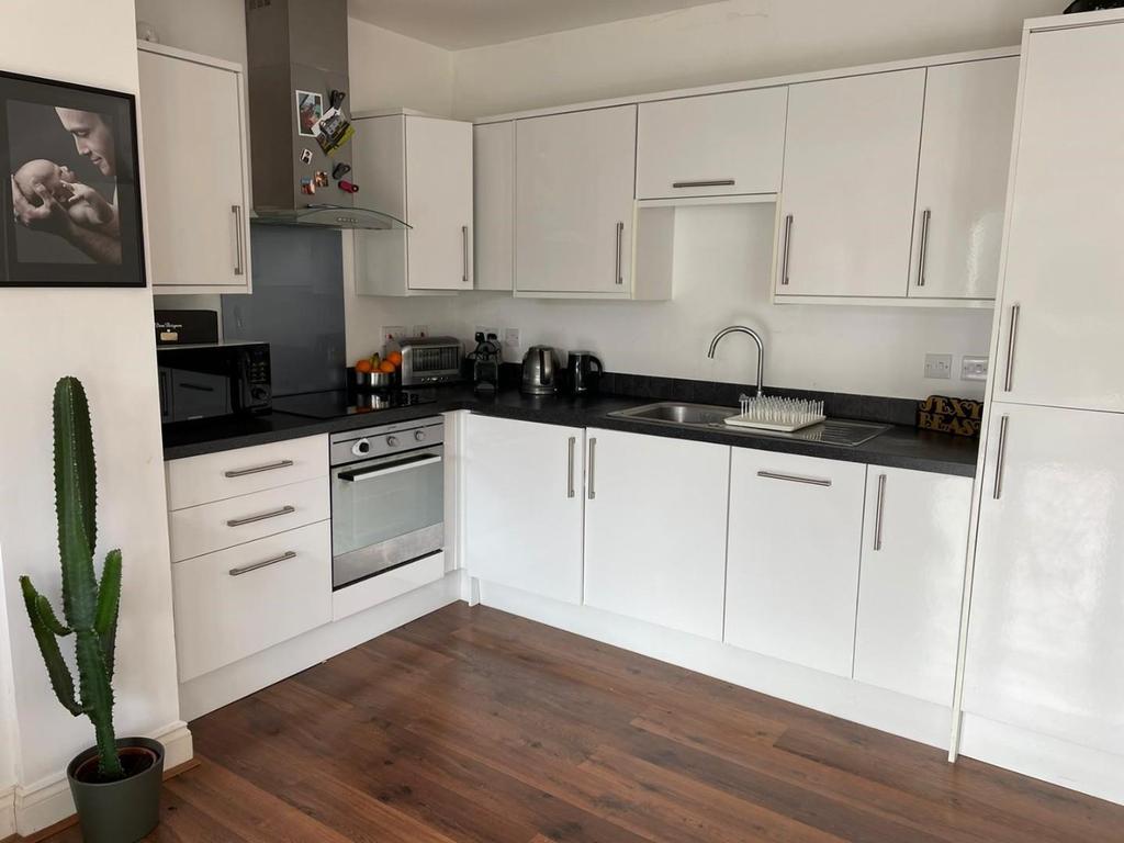 F2, 25 Hove Park Villas - Open Plan Kitchen Living