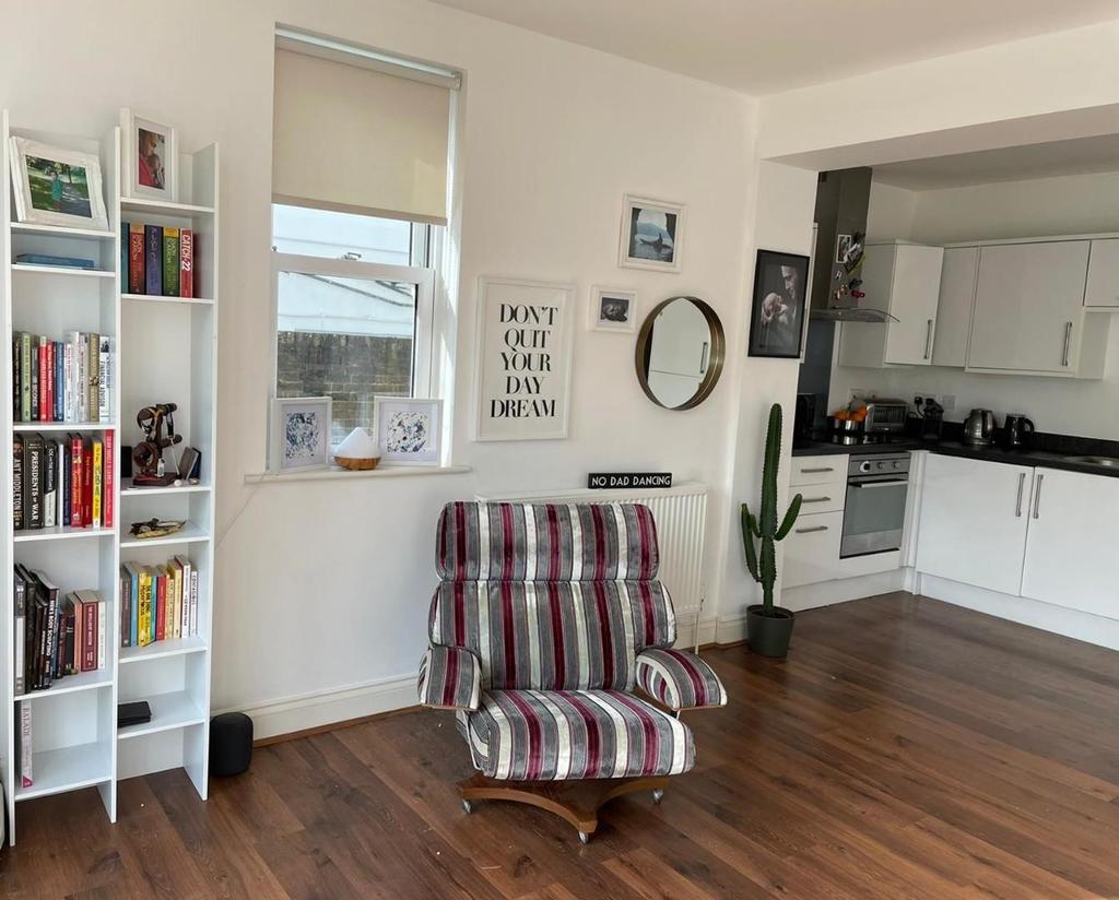F2, 25 Hove Park Villas - Open Plan Kitchen Living