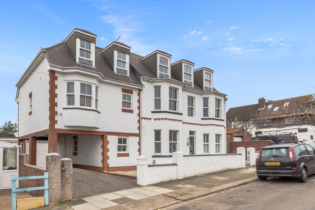 14, Dorothy Road, Hove 1 bed flat £1,200 pcm (£277 pw)