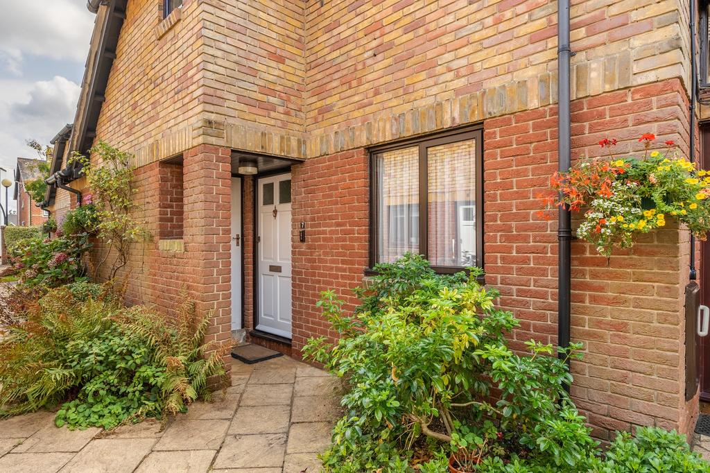 Garden Mews, Warsash, Southampton... 2 bed ground floor flat £245,000