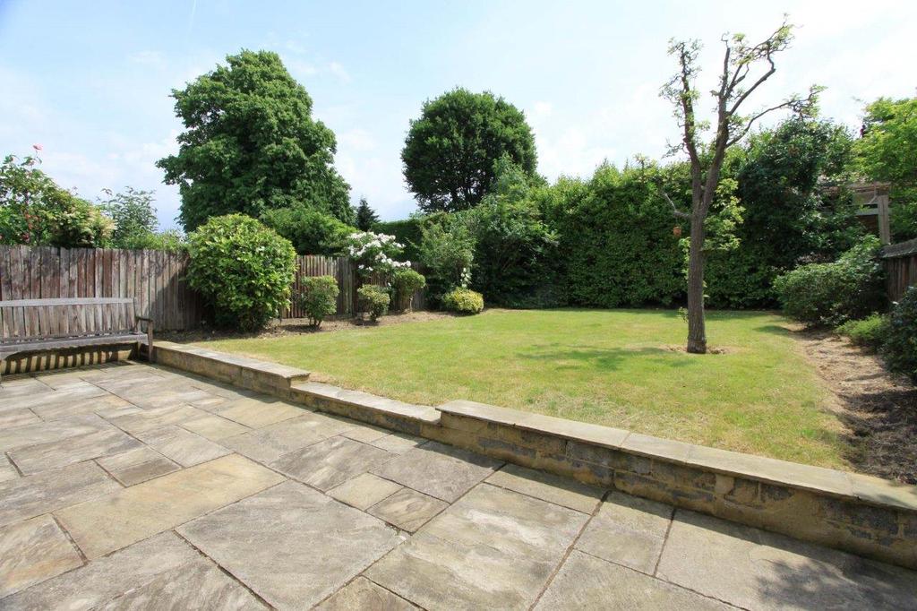 Suffolk Road, North Harrow, HA2 3 bed detached house for sale £800,000