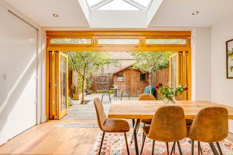 27 Ailsa Avenue, Twickenham, TW1 1NF