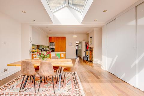 27 Ailsa Avenue, Twickenham, TW1 1NF