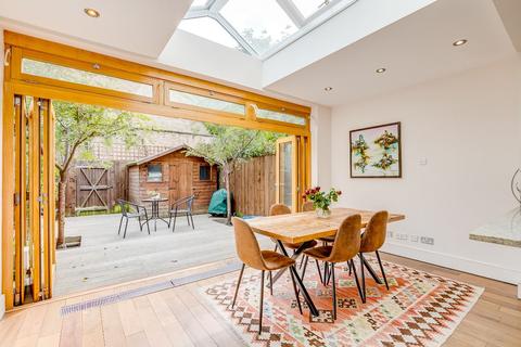 27 Ailsa Avenue, Twickenham, TW1 1NF