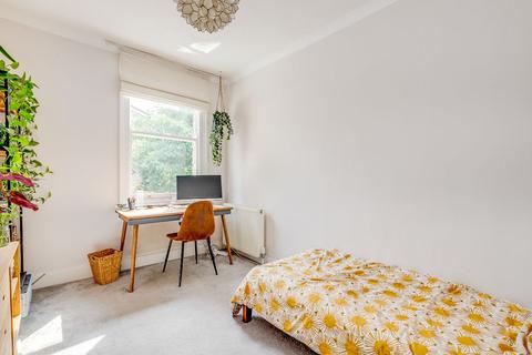 27 Ailsa Avenue, Twickenham, TW1 1NF