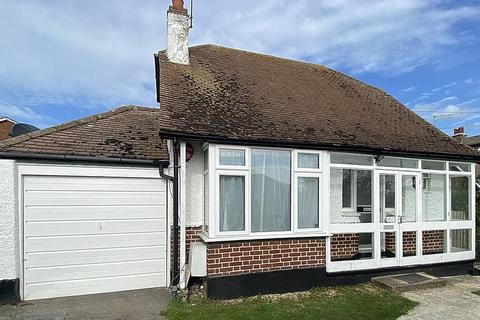 2 bedroom chalet to rent, Grand Drive, Herne Bay, CT6 8LL