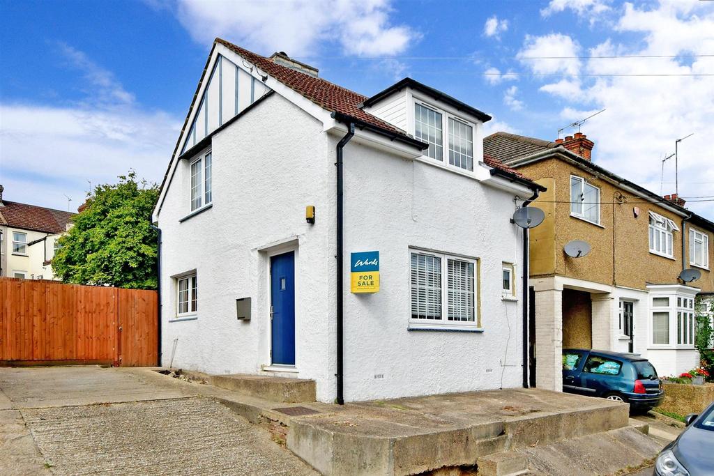 Essex Road, Halling, Rochester, Kent 2 bed detached house £300,000