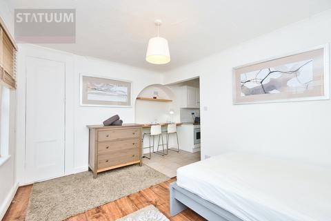 Studio to rent, Cambridge Heath, Bethnal Green, London, E2