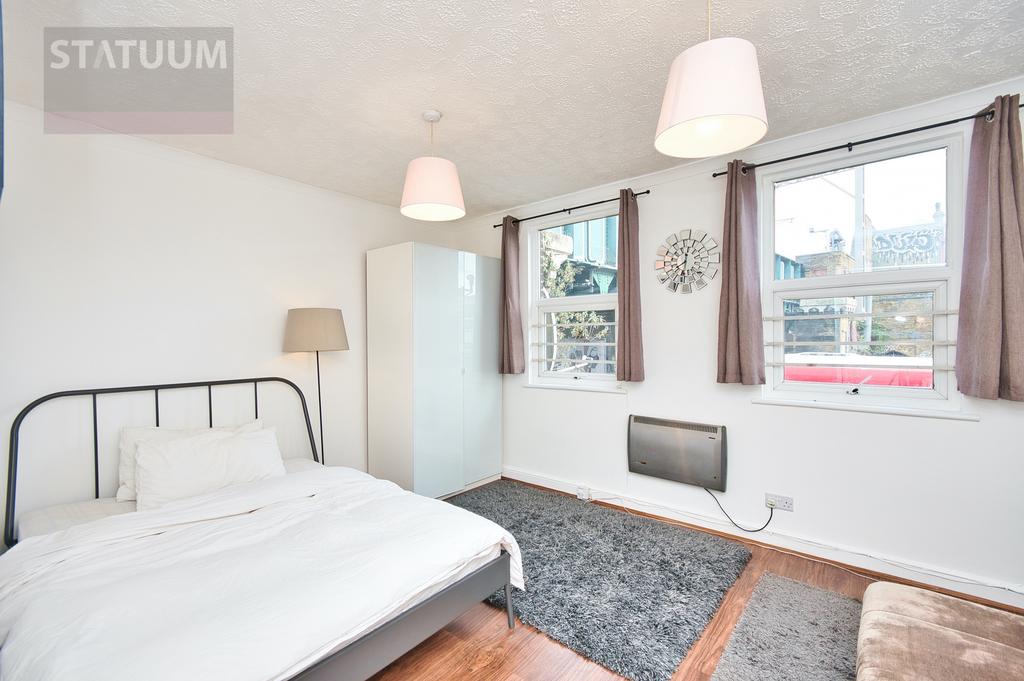 Cambridge Heath, Bethnal Green... Studio £1,550 pcm (£358 pw)