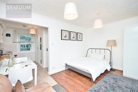 Studio to rent, Cambridge Heath, Bethnal Green, London, E2