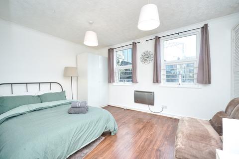 Studio to rent, Cambridge Heath, Bethnal Green, London, E2