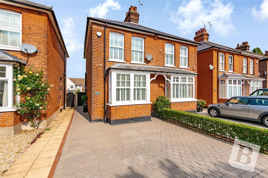 Kimpton Avenue, Brentwood, Essex, CM15 2 bed semi-detached house - £525,000