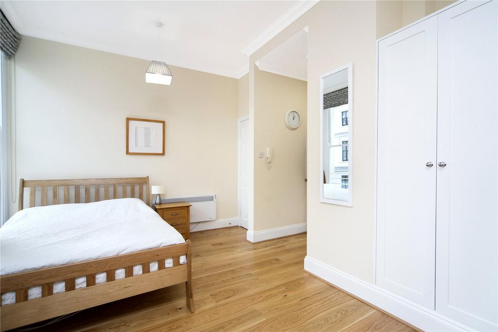 Bed/ Wardrobe