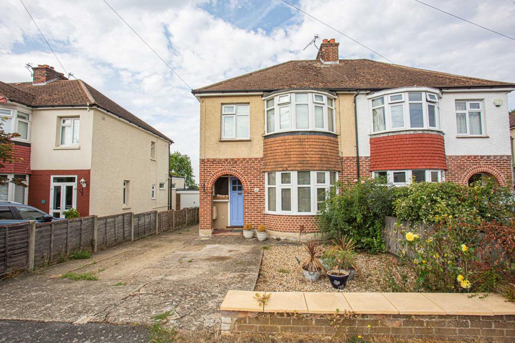 Holtye Crescent, Maidstone 3 bed semidetached house £350,000