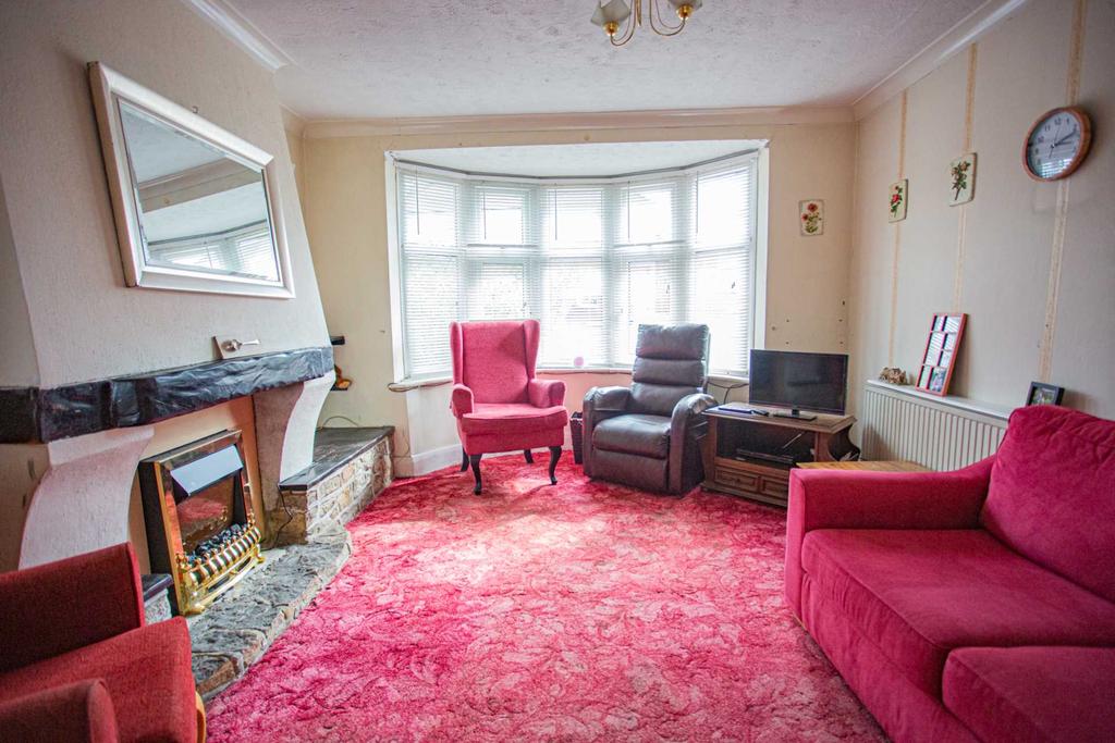 Holtye Crescent, Maidstone 3 bed semidetached house £350,000