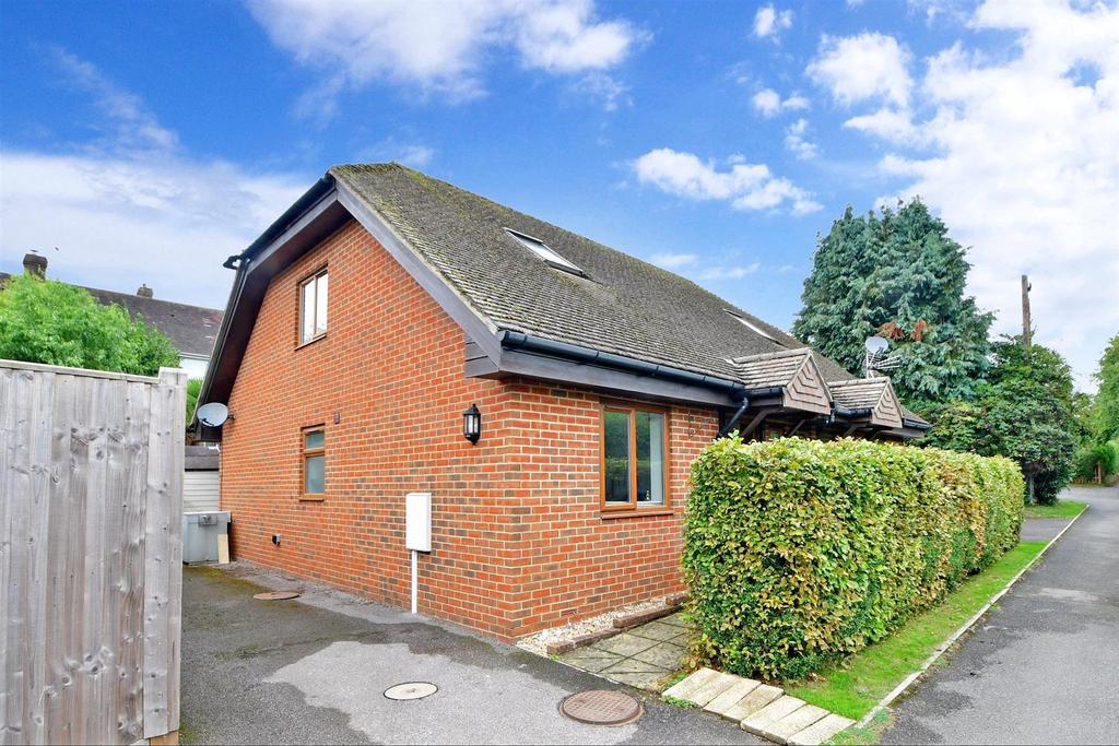 The Vintry Nutley Uckfield East 2 Bed Semi Detached House £350 000