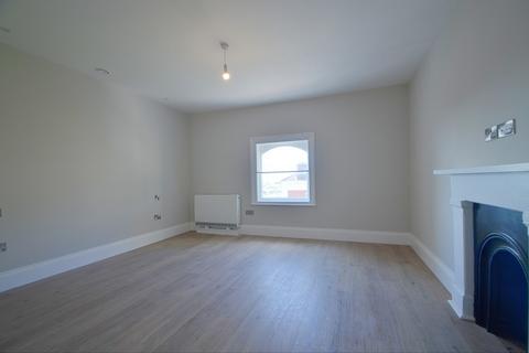 2 bedroom apartment to rent, Queens Drive, Malvern, Worcestershire, WR14 4RE