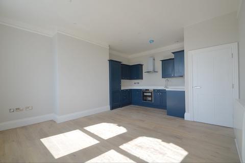 3 bedroom apartment to rent, Queens Drive, Malvern, Worcestershire, WR14 4RE